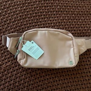 Lululemon 2L belt bag- NWT